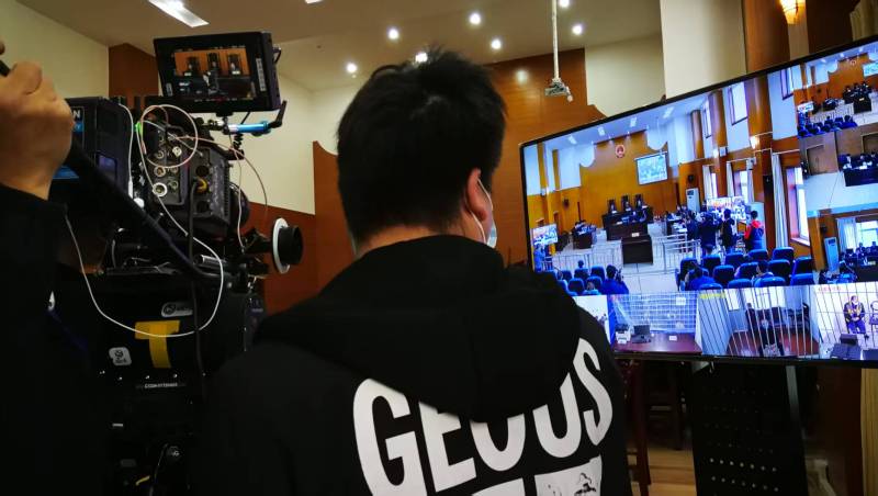 AI生成VS人工创意——加查县广告片拍摄公司的技术浪漫主义实践